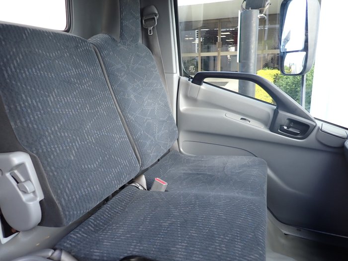2022 HINO DUTRO 300