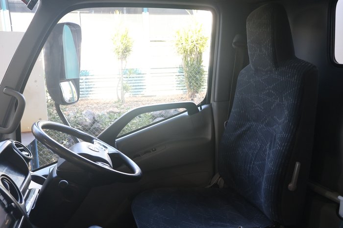 2022 HINO DUTRO 300