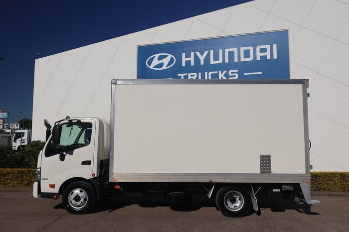 2022 HINO DUTRO 300