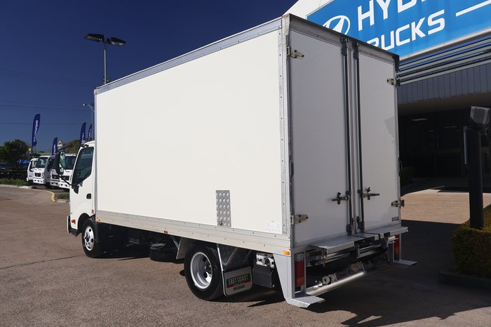 2022 HINO DUTRO 300