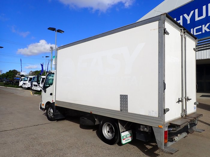2022 HINO DUTRO 300