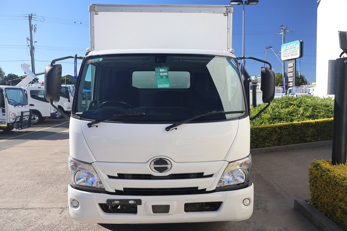 2022 HINO DUTRO 300