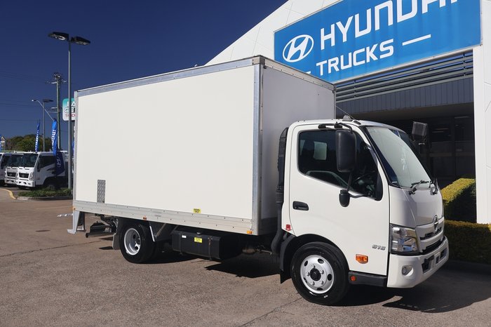 2022 HINO DUTRO 300