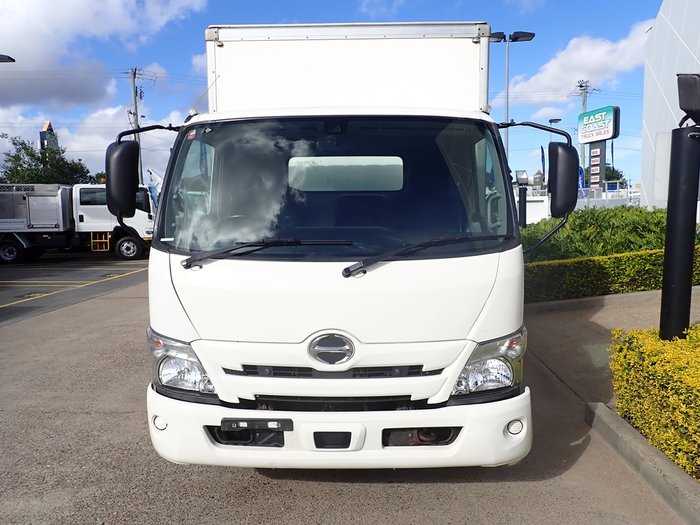 2022 HINO DUTRO 300