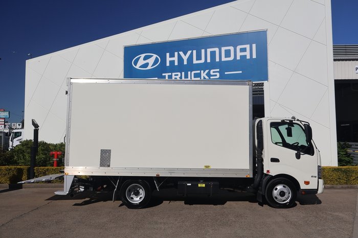 2022 HINO DUTRO 300