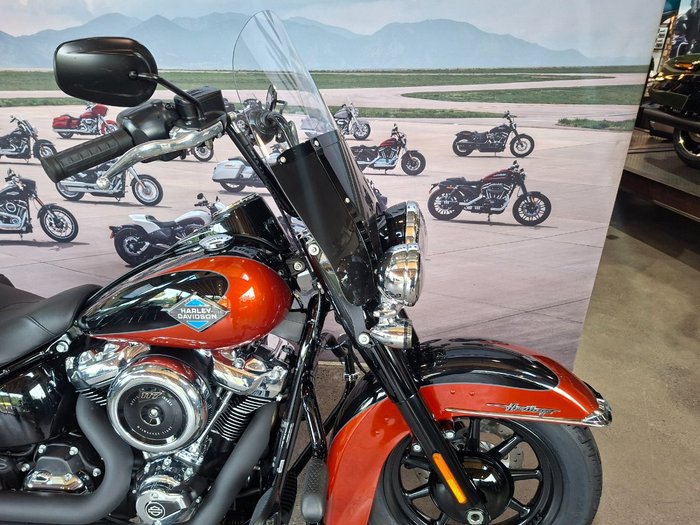 2025 HARLEY-DAVIDSON FLHC HERITAGE CLASSIC (117)