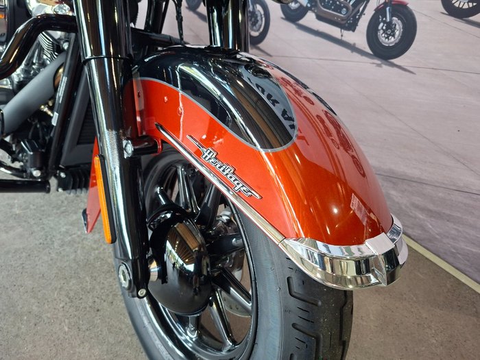 2025 HARLEY-DAVIDSON FLHC HERITAGE CLASSIC (117)