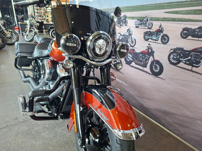 2025 HARLEY-DAVIDSON FLHC HERITAGE CLASSIC (117)