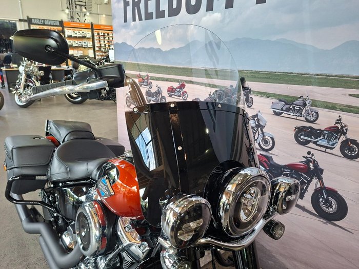 2025 HARLEY-DAVIDSON FLHC HERITAGE CLASSIC (117)
