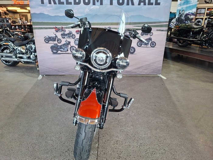 2025 HARLEY-DAVIDSON FLHC HERITAGE CLASSIC (117)