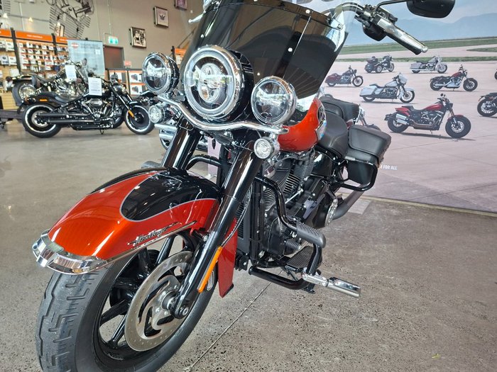 2025 HARLEY-DAVIDSON FLHC HERITAGE CLASSIC (117)