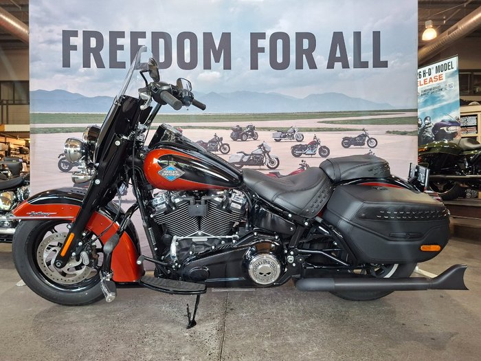 2025 HARLEY-DAVIDSON FLHC HERITAGE CLASSIC (117)