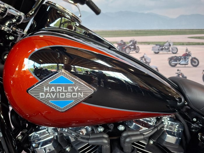 2025 HARLEY-DAVIDSON FLHC HERITAGE CLASSIC (117)