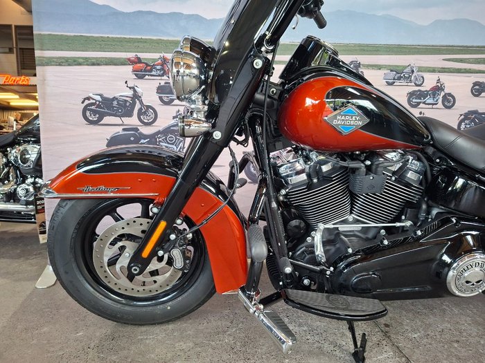 2025 HARLEY-DAVIDSON FLHC HERITAGE CLASSIC (117)
