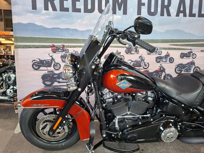 2025 HARLEY-DAVIDSON FLHC HERITAGE CLASSIC (117)