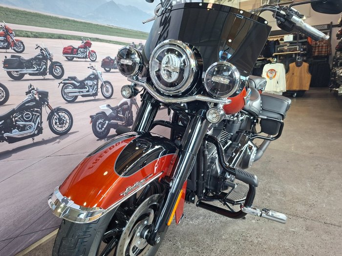 2025 HARLEY-DAVIDSON FLHC HERITAGE CLASSIC (117)