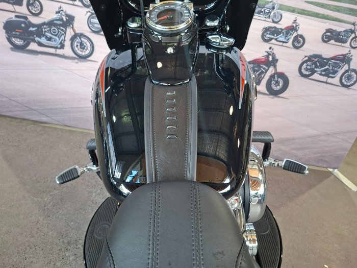 2025 HARLEY-DAVIDSON FLHC HERITAGE CLASSIC (117)