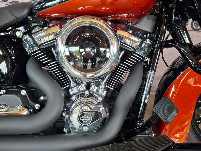 2025 HARLEY-DAVIDSON FLHC HERITAGE CLASSIC (117)