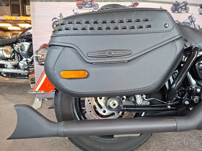 2025 HARLEY-DAVIDSON FLHC HERITAGE CLASSIC (117)