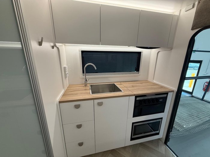 2026 Traveller Destination Track 13 Single Beds My26