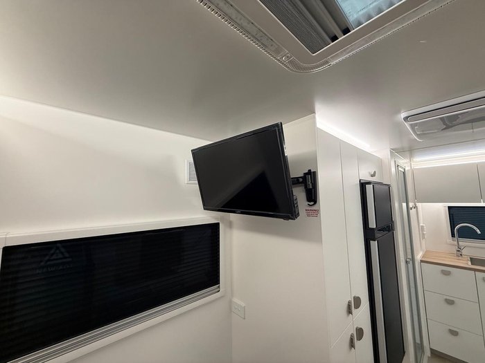 2026 Traveller Destination Track 13 Single Beds My26