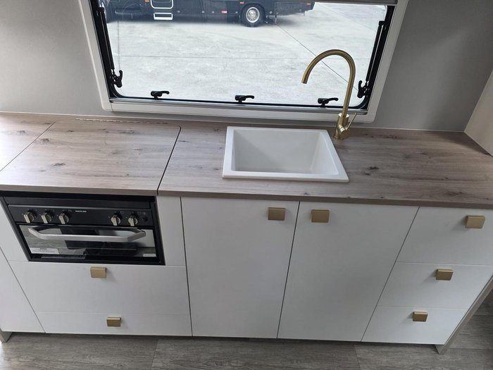 2025 New Age Caravans Manta Ray Mr20er