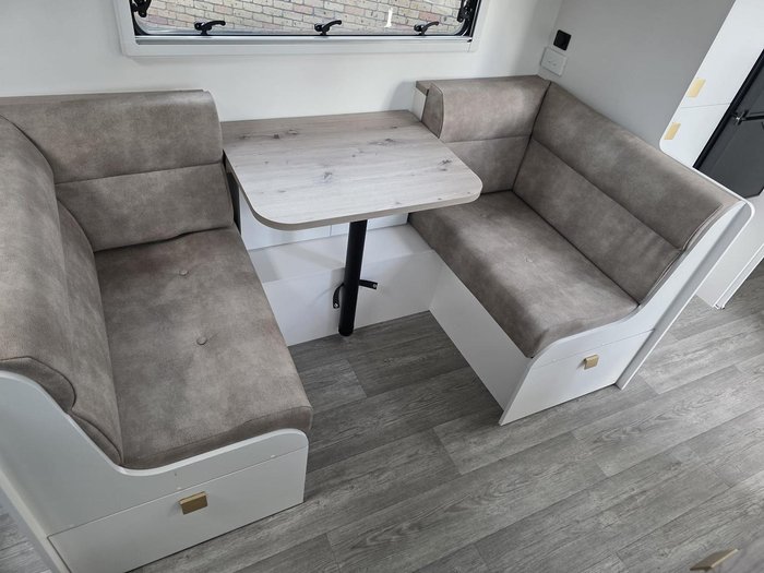 2025 New Age Caravans Manta Ray Mr20er