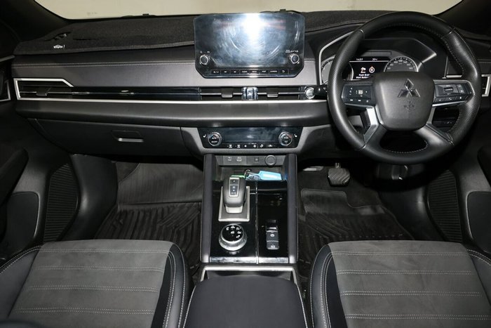 2024 Mitsubishi Outlander Black Edition