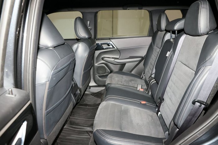 2024 Mitsubishi Outlander Black Edition