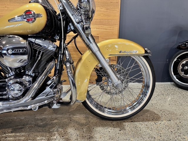 2017 HARLEY-DAVIDSON FLSTC HERITAGE SOFTAIL CLASSIC