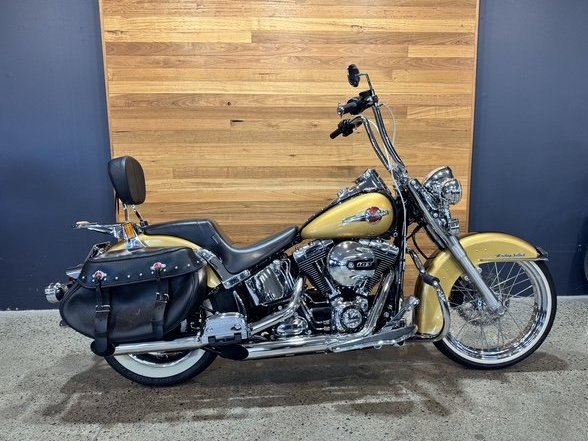 2017 HARLEY-DAVIDSON FLSTC HERITAGE SOFTAIL CLASSIC