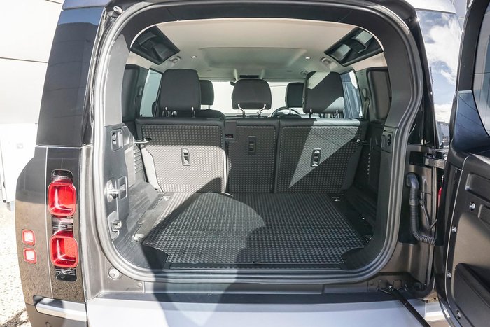 2023 Land Rover Defender 110 D300 SE