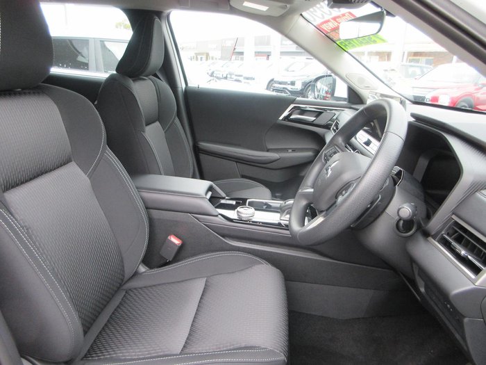 2025 Mitsubishi Outlander ES