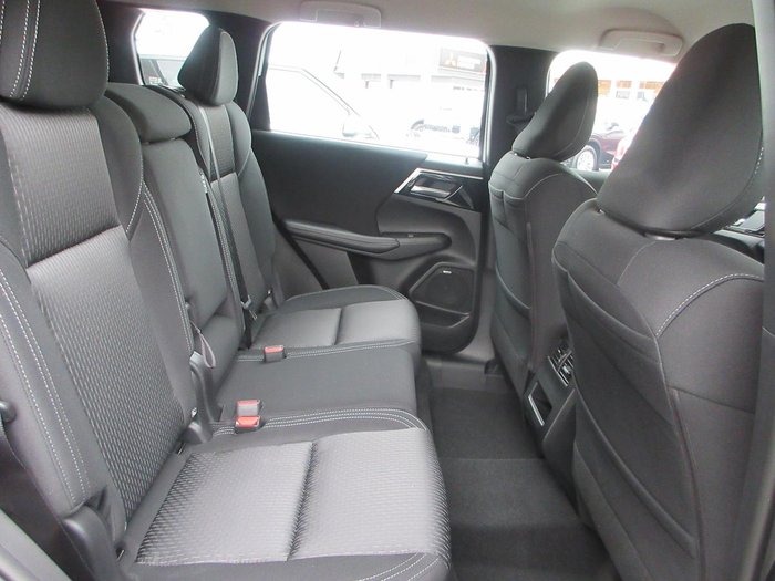 2025 Mitsubishi Outlander ES