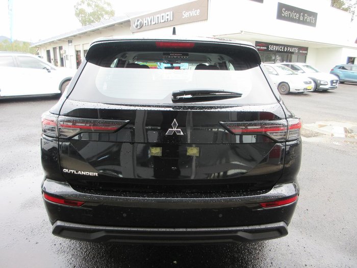 2026 Mitsubishi Outlander ES