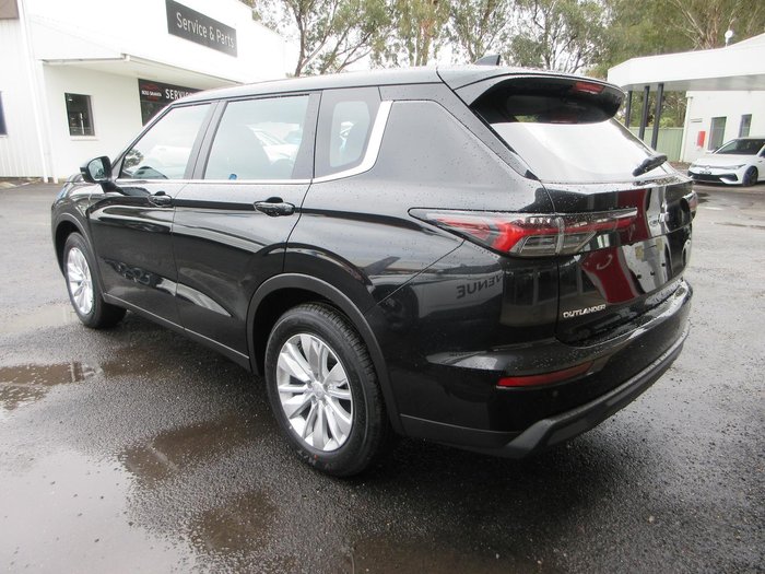 2026 Mitsubishi Outlander ES
