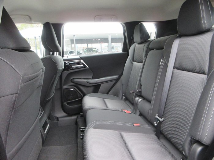 2026 Mitsubishi Outlander ES