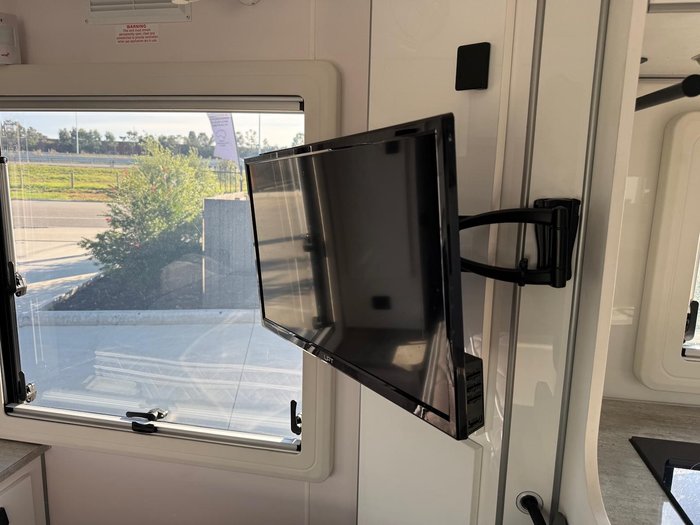 2025 JB Caravans Gator X Ev 17'10