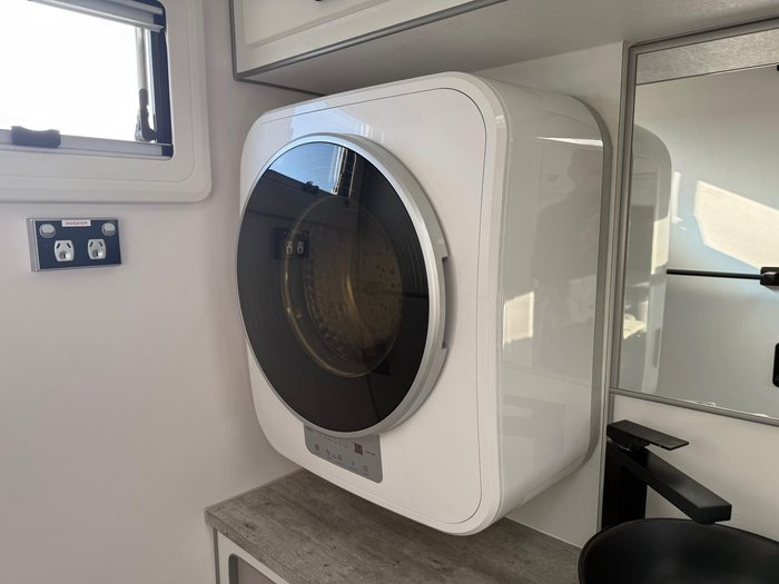 2025 JB Caravans Gator X Ev 17'10