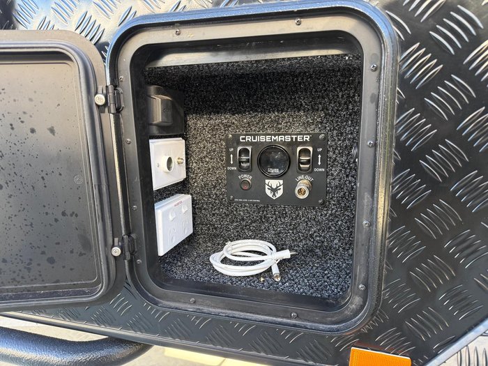 2025 JB Caravans Gator X Ev 17'10
