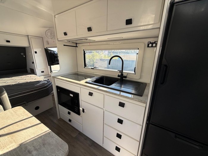 2025 JB Caravans Gator X Ev 17'10