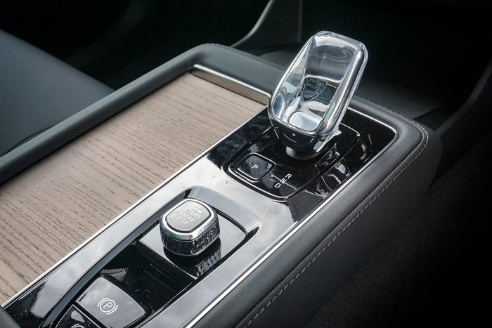 2025 Volvo XC90 Plus B5 Bright
