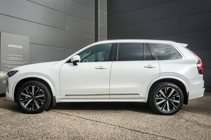 2025 Volvo XC90 Plus B5 Bright