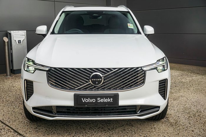 2025 Volvo XC90 Plus B5 Bright