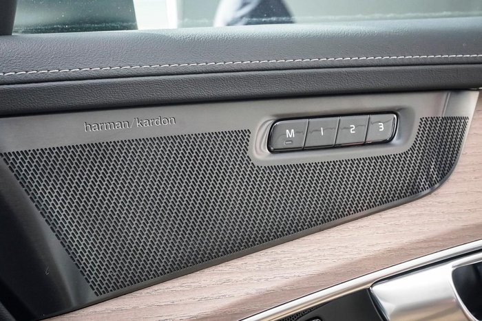 2025 Volvo XC90 Plus B5 Bright