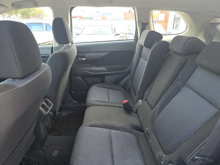 2019 Mitsubishi Outlander ES