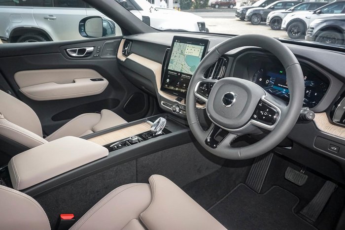 2025 Volvo XC60 Plus B5 Bright