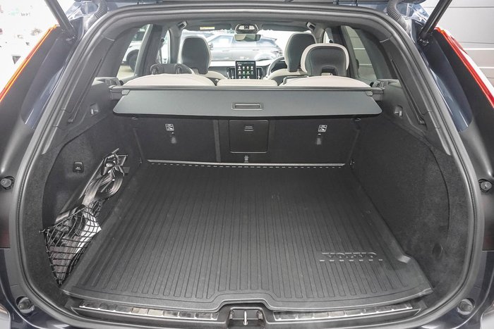 2025 Volvo XC60 Plus B5 Bright