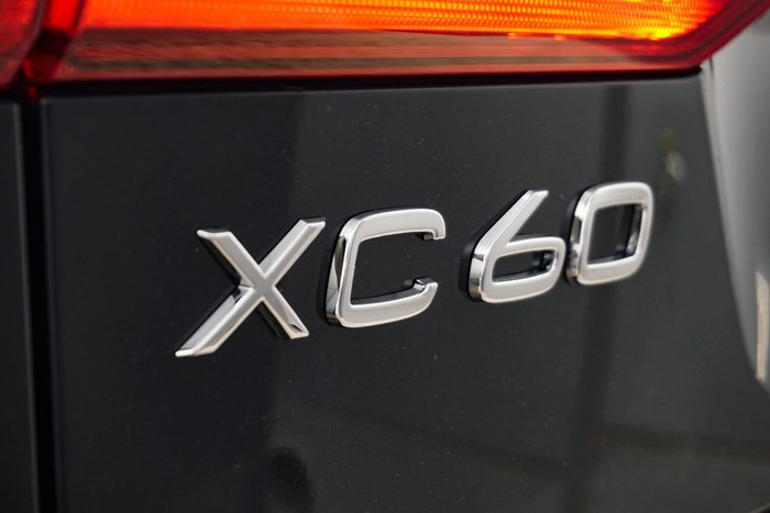 2025 Volvo XC60 Plus B5 Bright