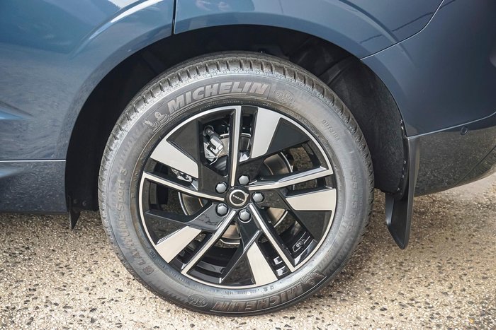 2025 Volvo XC60 Plus B5 Bright